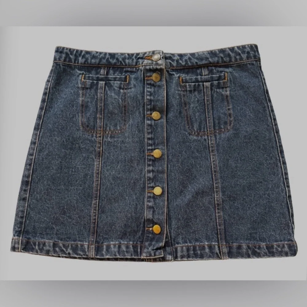 The Hanger dk wsh buttn frnt denim mini skrt w 2 frnt patch pckts SZ M Y2K 70’s
